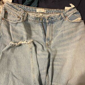 Abercrombie and Fitch 80s mom Jean curve love in short length